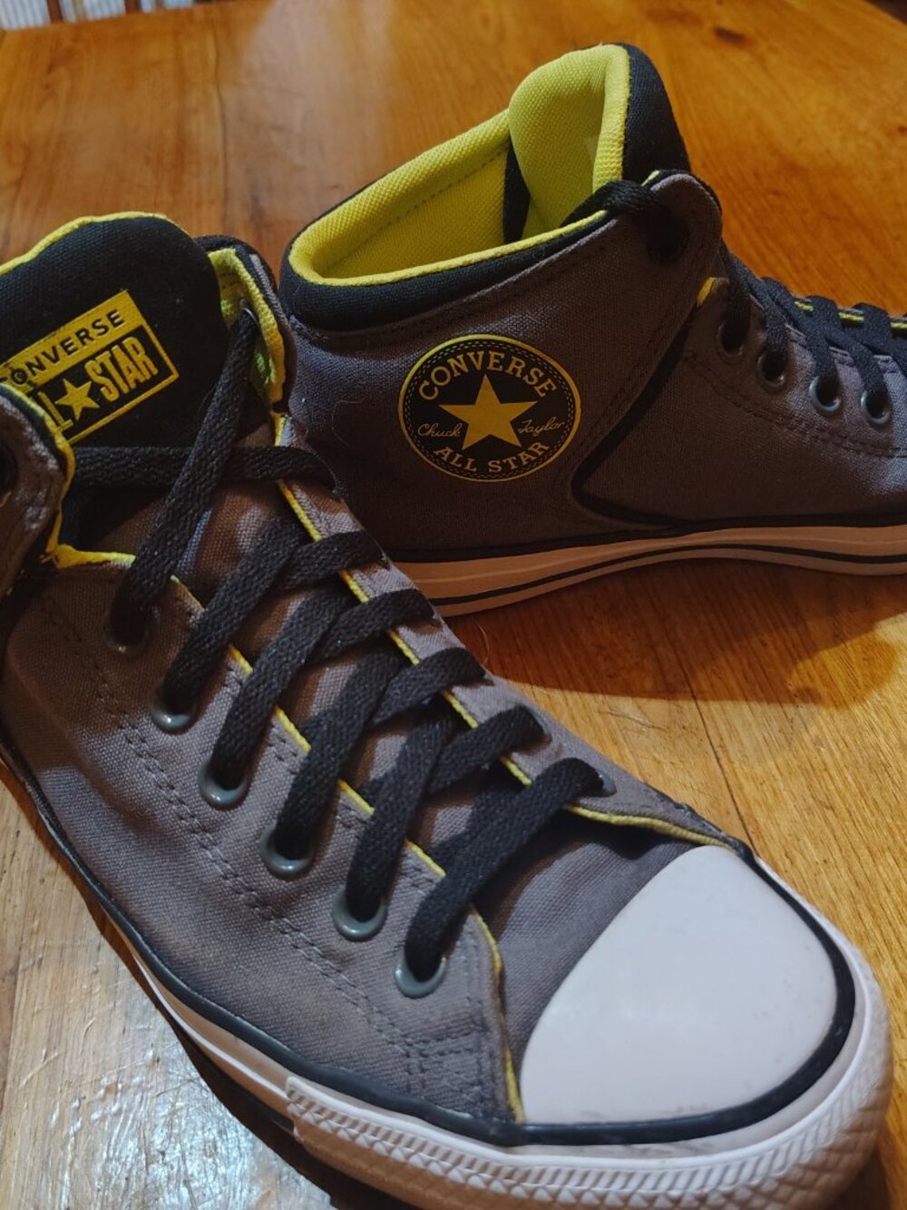 Converse High tops - Picture 2 of 5